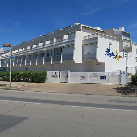 Port Camargue, 5 Pers, 350 M Plage, Grande Terrasse Plein Sud, Separee Apartment *