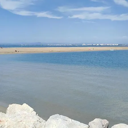 Apartment Port Camargue, 5 Pers, 350 M Plage, Grande Terrasse Plein Sud, Separee *